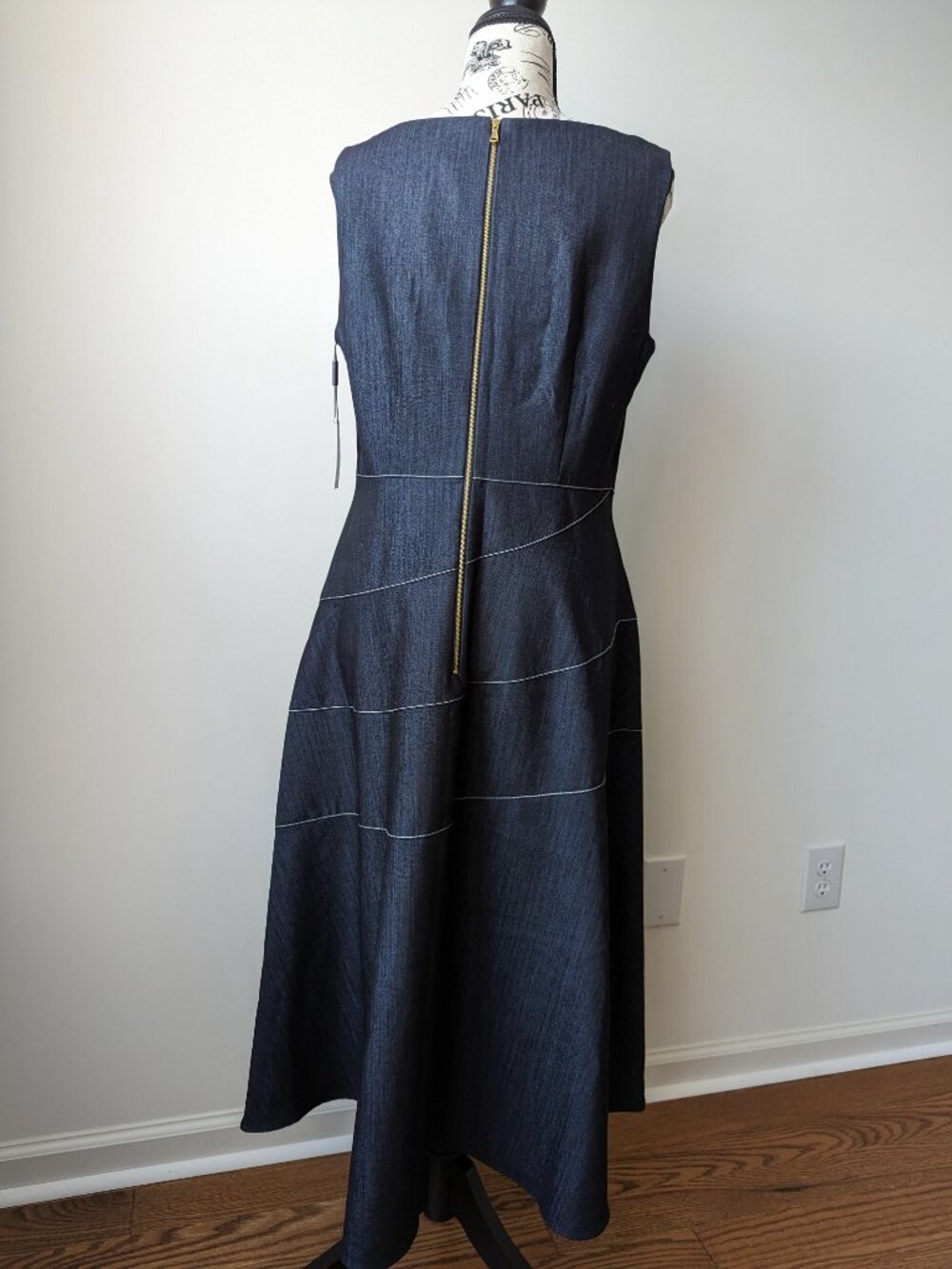Calvin Klein Sleeveless dress NWT size 10 - Picture 3 of 4